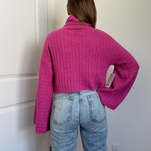 Wide Sleeve Cowl Neck Cropped Sweater - Picture 6 of 8